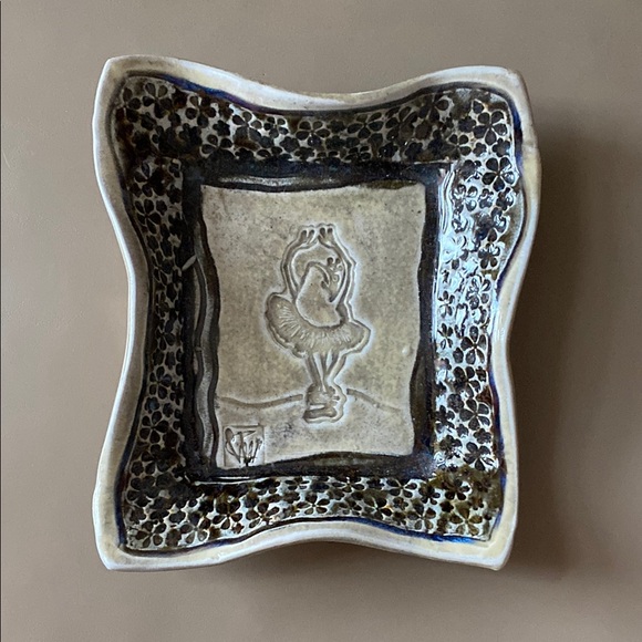 Other - Elegant Ceramic Art Piece with Frog Dancer Motif